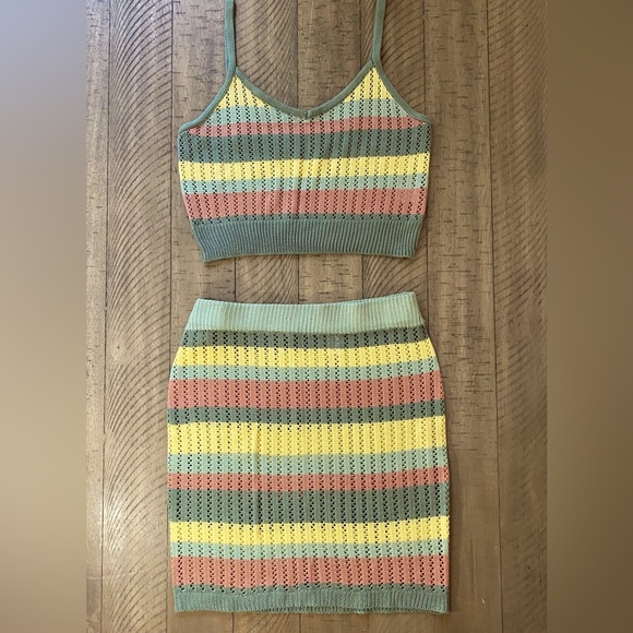🔅 Woman’s 2 Piece Knitted Stripped Skirt and Crop Top🔅 - Picture 2 of 6